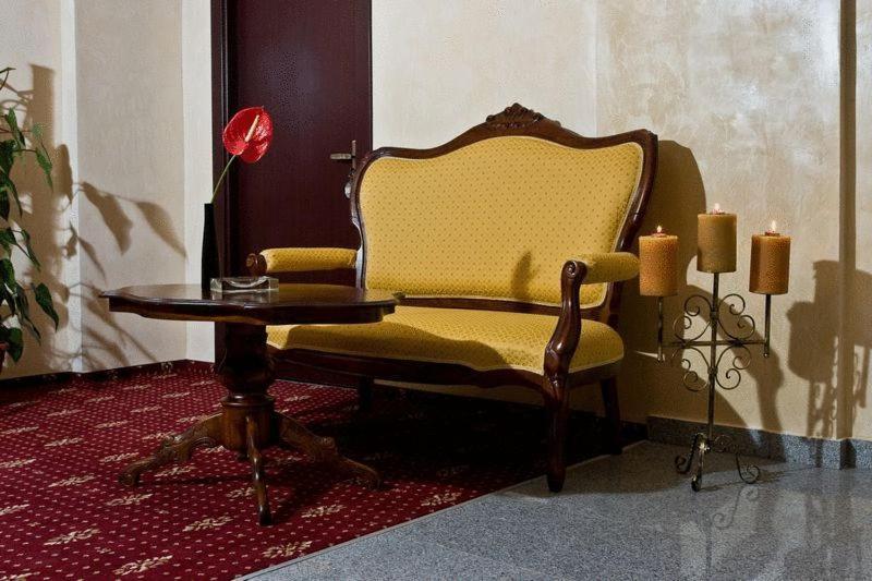 Hotel Maryo Ploiesti Luaran gambar